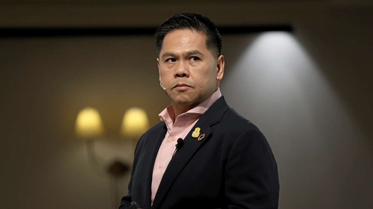 “วราวุธ” ปฏิเสธข่าวจ่อย้ายนั่งหัวหน้าพรรคเพื่อไทย ยังนำทัพชาติไทยพัฒนา