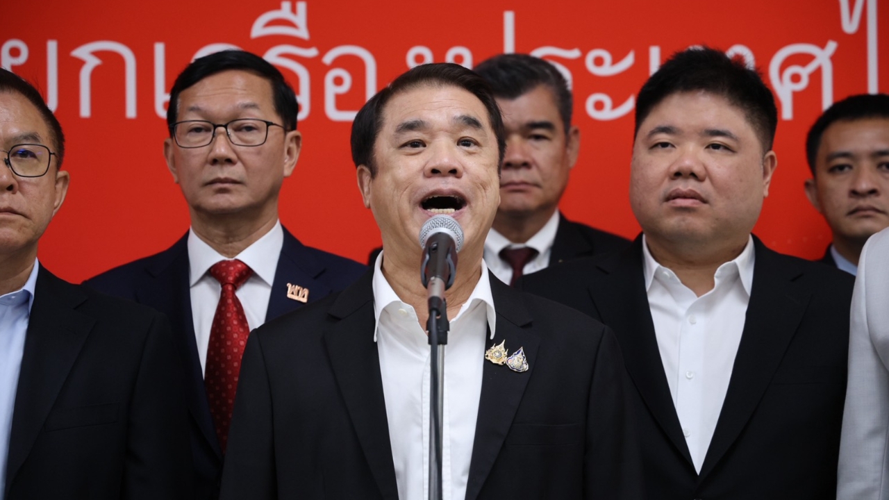 “สุริยะ” ปัดกดดัน “อิ๊งค์” ลาออก แง้มหัวหน้าพรรคคนใหม่ คนในแต่ไม่ใช่ “ชินวัตร”