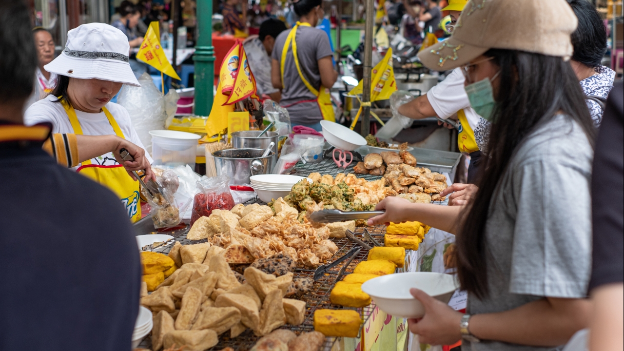 ผลสำรวจไทยรัฐโพล เผยคนกินเจ 2568 เจออาหารแพง เฉลี่ยจ่ายมื้อละ 51-100 บาท