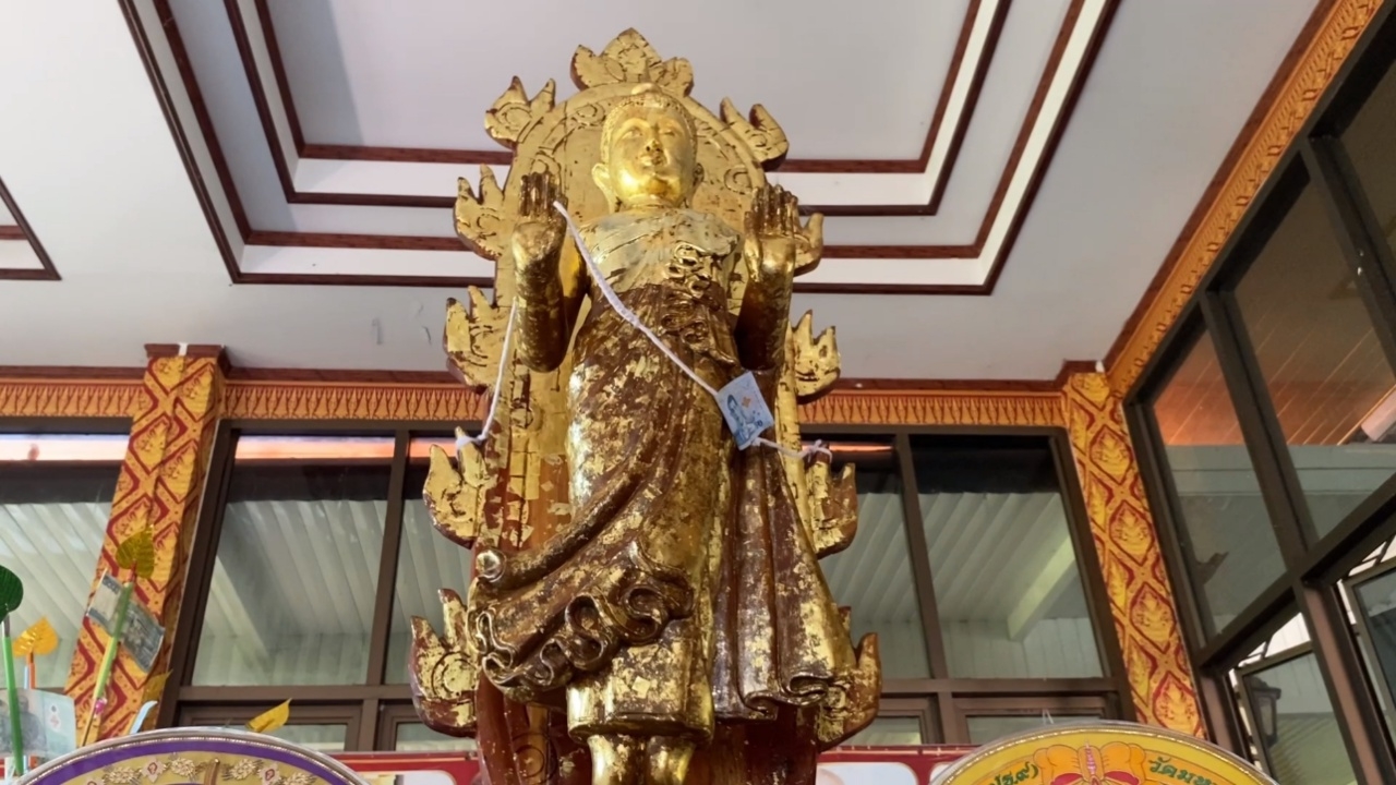 สายมูหวังเฮง ส่อง "เลขเด็ด" สาวท้องจับปิงปองเสี่ยงทายหน้า "หลวงพ่อห้ามจน" ลุ้นโชค