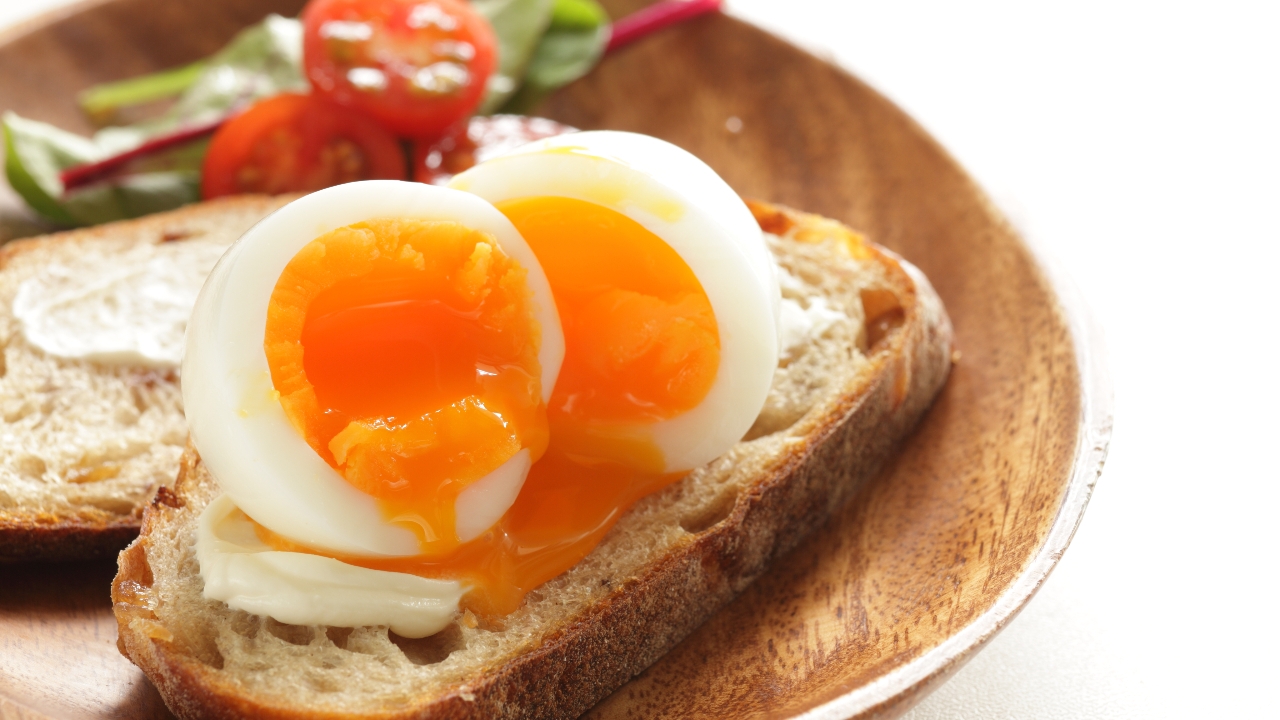 ไข่ยางมะตูมต้มกี่นาที ไข่ไก่ ไข่เป็ดต้มต่างกันไหม เช็กเทคนิคง่ายๆ ที่นี่