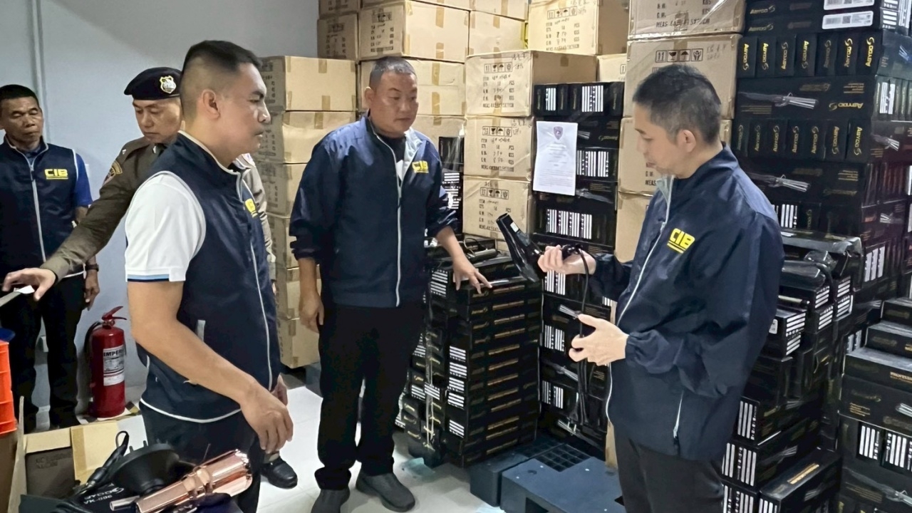 ลุยตรวจค้น 9 จุด ยึดไดร์เป่าผม - เครื่องใช้ไฟฟ้าไร้มาตรฐาน มูลค่ากว่า 10 ล้าน