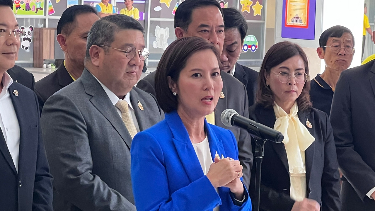 แรงงานอิสระ ยื่นหนังสือร้อง "ตรีนุช" เร่งผลักดัน พ.ร.บ.คุ้มครองแรงงานอิสระฯ ภายใน 4 เดือน