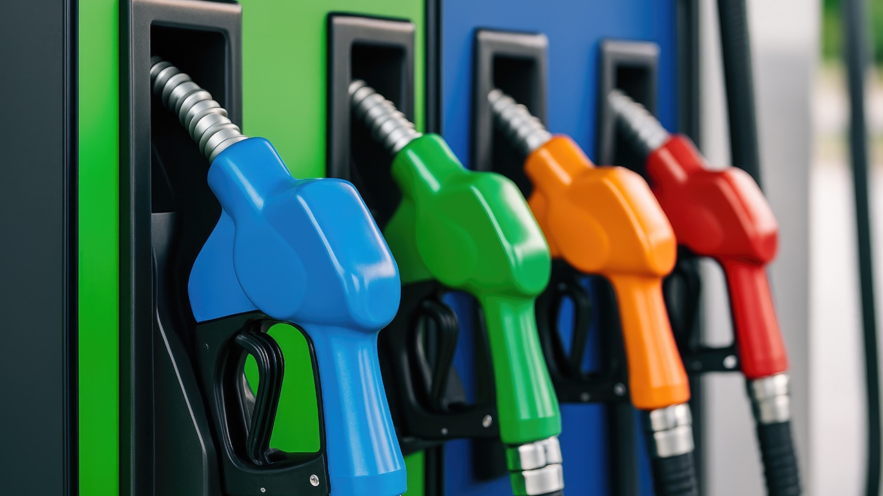 พรุ่งนี้ค่อยเติม กบน. สั่งลดราคาขายปลีก น้ำมันดีเซล-เบนซิน มีผล 21 ต.ค.68