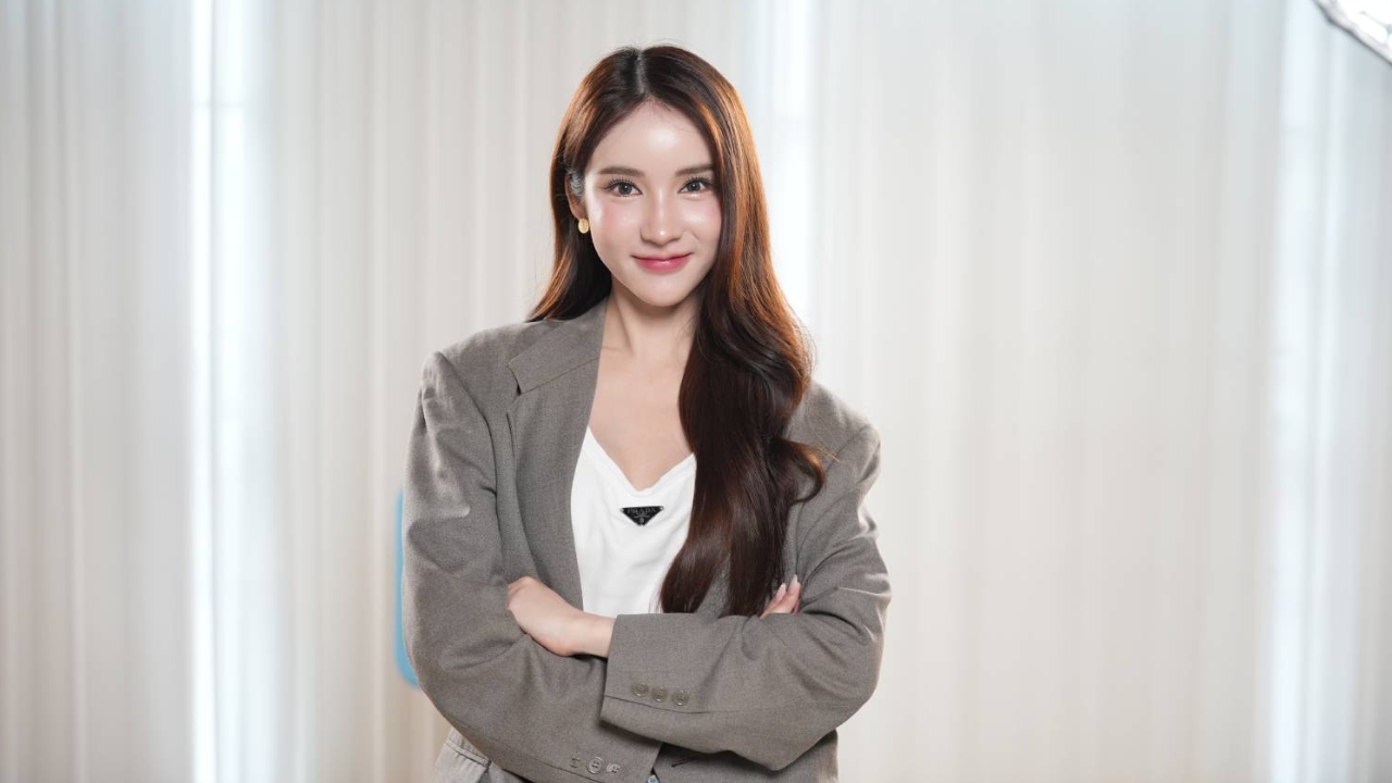 โยชิ รินรดา จากลูกแม่บ้านย่านทองหล่อ สู่ไอคอนความสวย เคยเทคฮอร์โมนจนกระดูกพัง!