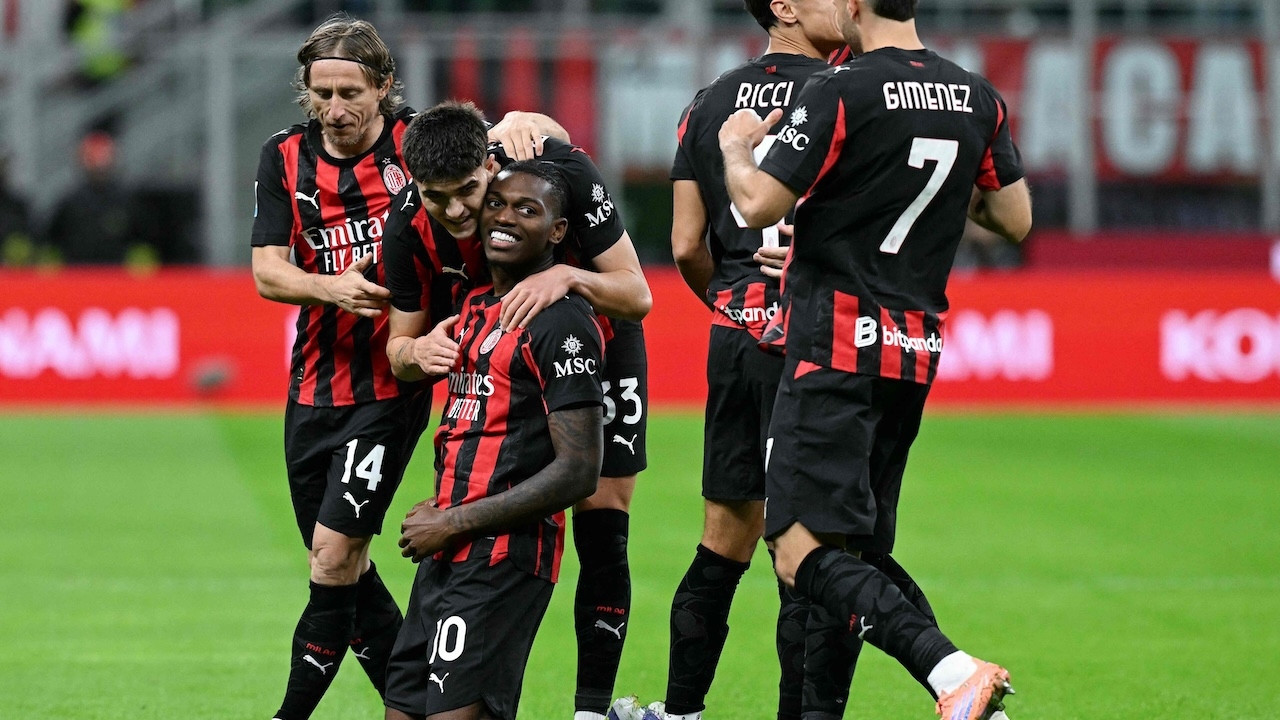 ผลบอลสด เอซี มิลาน หวิดคาบ้าน ฮึดไล่เจ๊า ปิซ่า รั้งจ่าฝูงกัลโช่ เซเรีย อา