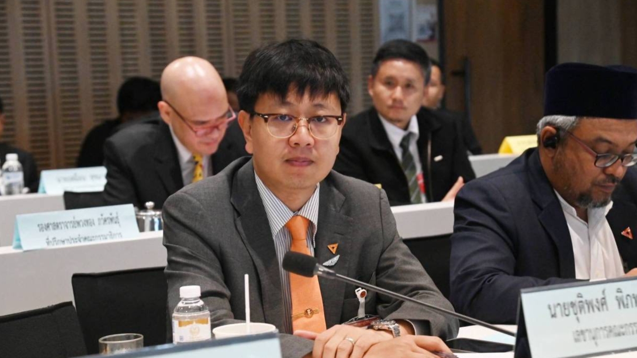 “สส.ชุติพงศ์” ชี้ “ธนกร” ตอบไม่ชัดเรื่องถอนอายัดเหล็ก “ซินเคอหยวน”