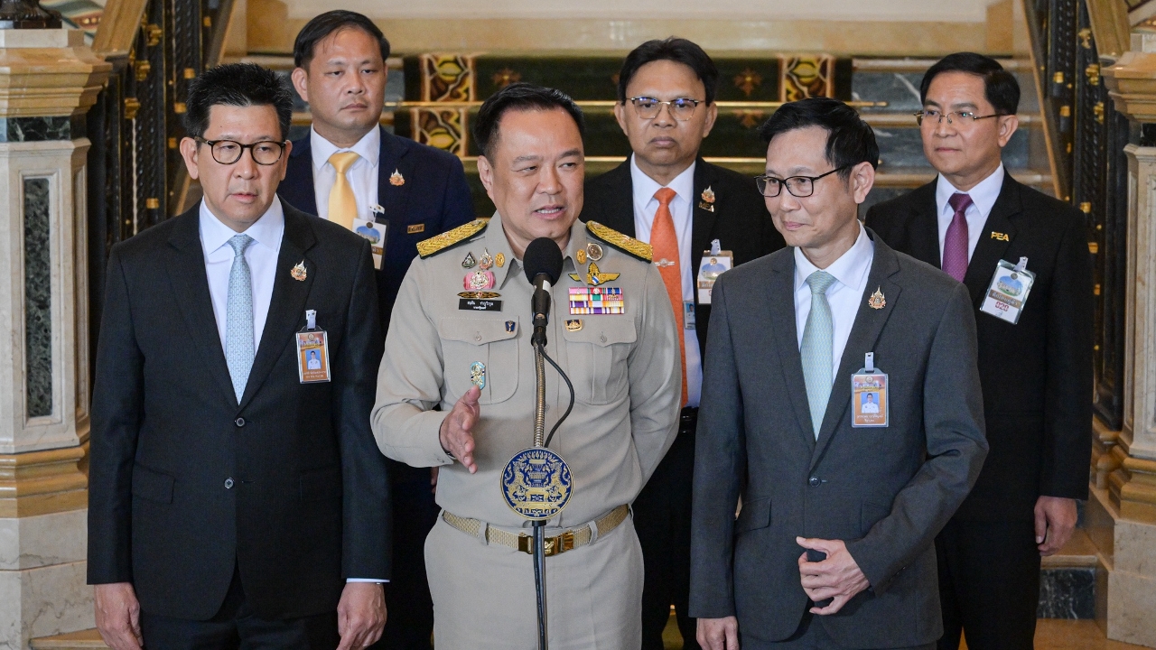 “อนุทิน” เร่งเดินหน้าโซลาร์ชุมชน ลดค่าไฟฟ้า 40-80 สต. ให้ 1.2 ล้านครัวเรือนทั่วไทย