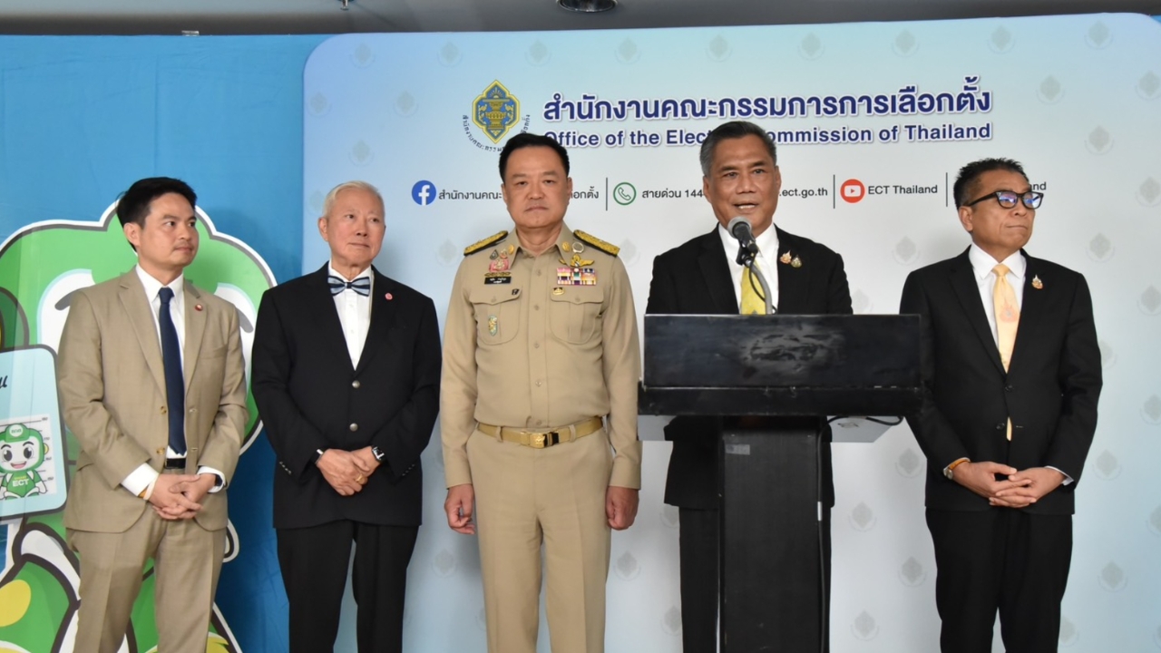 นายกฯ ไม่ตอบยุบสภา ธ.ค. นี้-กกต. ชี้ถ้าทำ MOU 43 - 44 แยก งบเพิ่มพุ่งพันล้าน