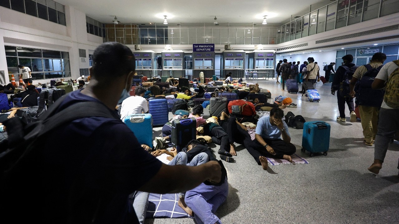 คนงานกว่า 1,000 ทะลักเข้าไทย หนีศูนย์แก๊งคอลเซ็นเตอร์ "เคเคพาร์ก" ในพม่า