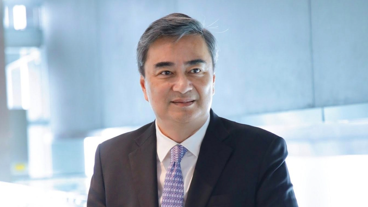 “อภิสิทธิ์” เชิดชูพระราชจริยวัตร “สมเด็จพระพันปีหลวง” ทรงเป็นต้นแบบซอฟต์พาวเวอร์ของชาติ