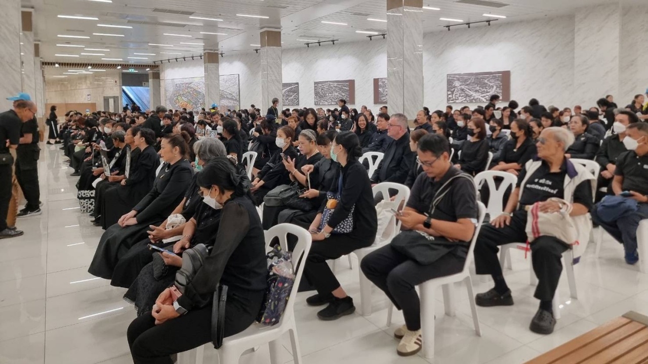 ผู้ว่าฯ ชัชชาติ อำนวยความสะดวกประชาชน ร่วมพิธีถวายน้ำสรงพระบรมศพ "สมเด็จพระพันปีหลวง"