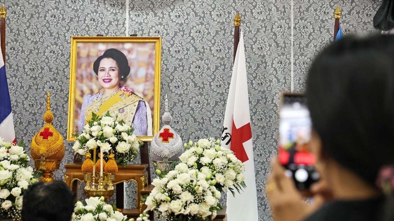 พสกนิกรทั่วสารทิศ เดินทางมาร่วมพระราชพิธีอัญเชิญพระบรมศพ "สมเด็จพระพันปีหลวง"