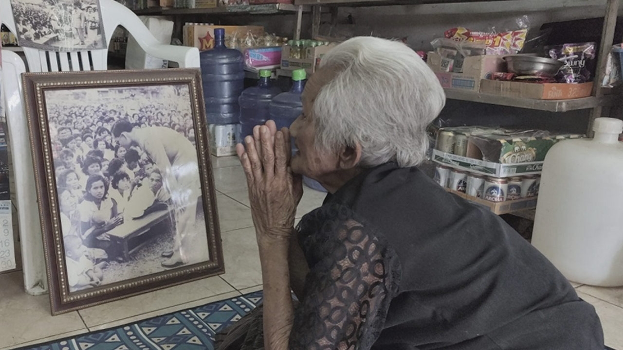 ยายวัย 92 เล่าทั้งน้ำตา เผยภาพ 70 ปีที่แล้ว เคยเฝ้ารับเสด็จ “สมเด็จพระพันปีหลวง"