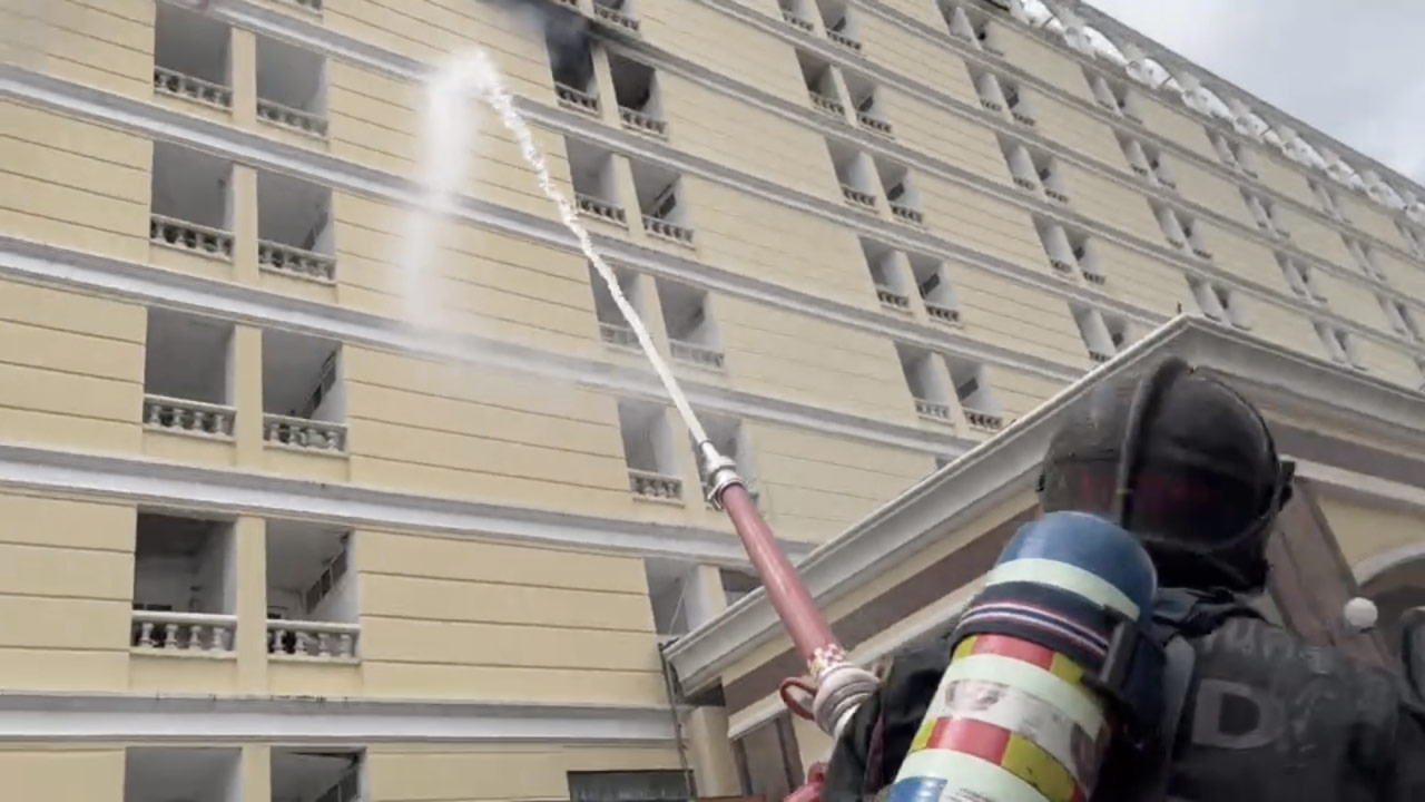 ไฟไหม้โรงแรมย่านอุดมสุข ล่าสุดเพลิงสงบแล้ว ดับ 1 ศพ เร่งหาสาเหตุ