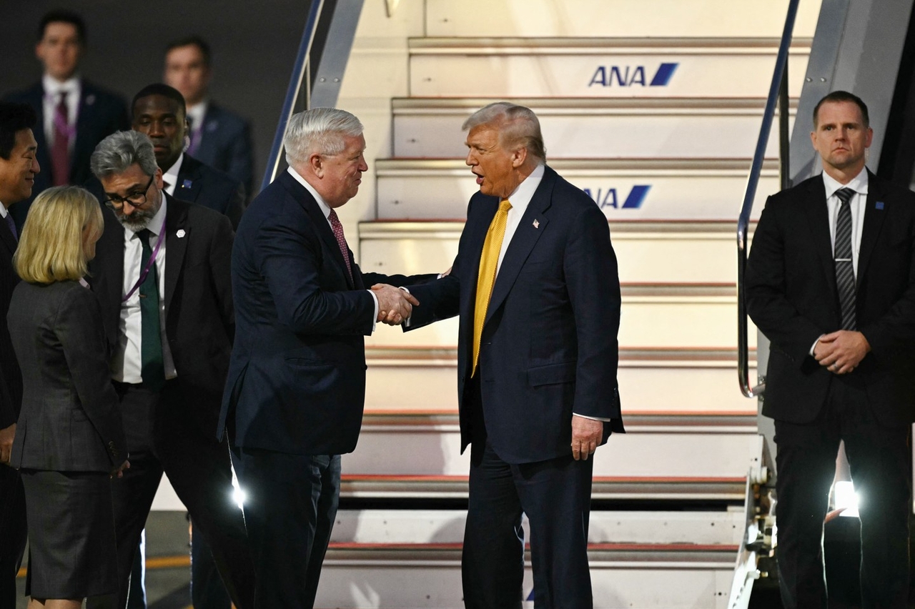 โดนัลด์ ทรัมป์ ถึงญี่ปุ่น เตรียมพบนายกฯ หญิงคนใหม่ พร้อมเดินหน้าดีลการค้าสหรัฐฯ-จีน
