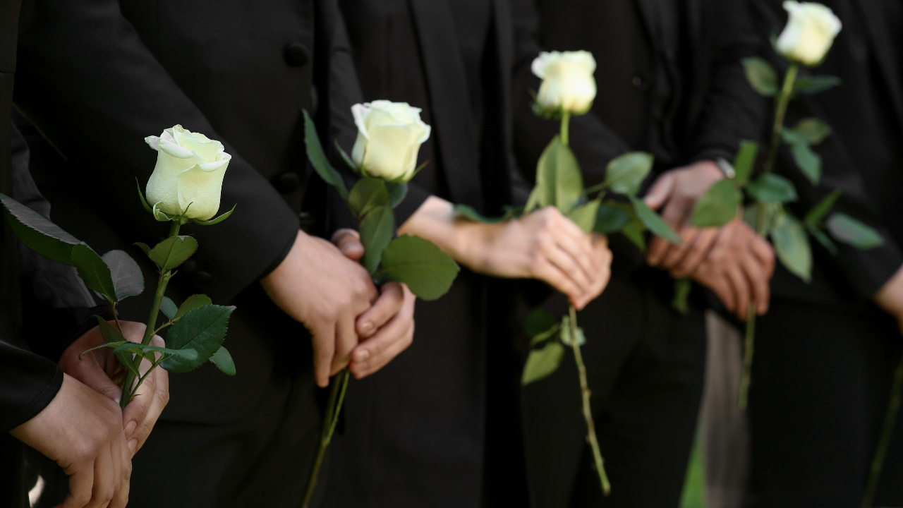 ไขข้อสงสัย ใส่ชุดดำกี่วัน ใส่ชุดกากีไว้ทุกข์ได้ไหม เช็กข้อมูลที่นี่