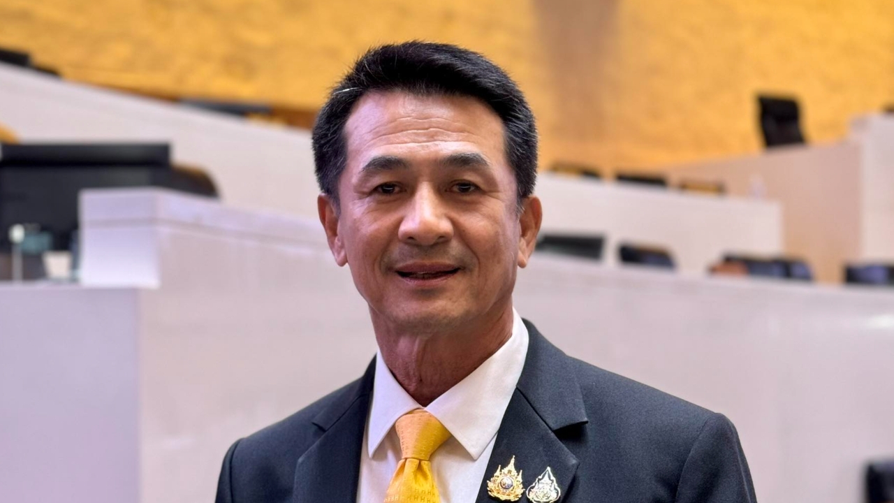 ประวัติ “หมอชลน่าน” ติดโผนั่งหัวหน้าพรรคเพื่อไทยอีกรอบ