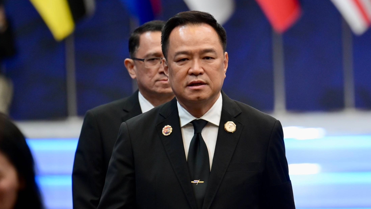 นายกฯ ขอบคุณร้านค้าไม่ฉวยขึ้นราคาเสื้อผ้าสีดำ-โทนไว้ทุกข์ให้ประชาชนใส่แสดงความอาลัย