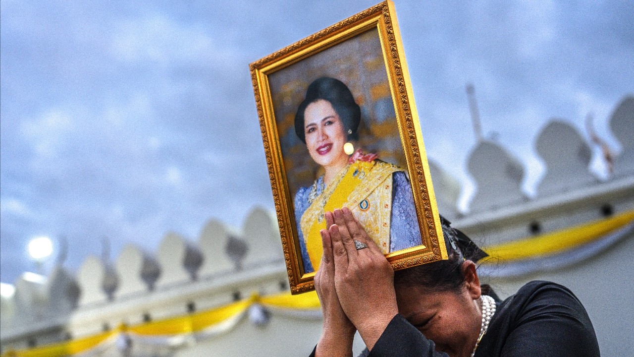 รัฐบาลกัมพูชาอิสระของสม รังสี ส่งสาส์นแสดงความอาลัยสมเด็จพระพันปีหลวง