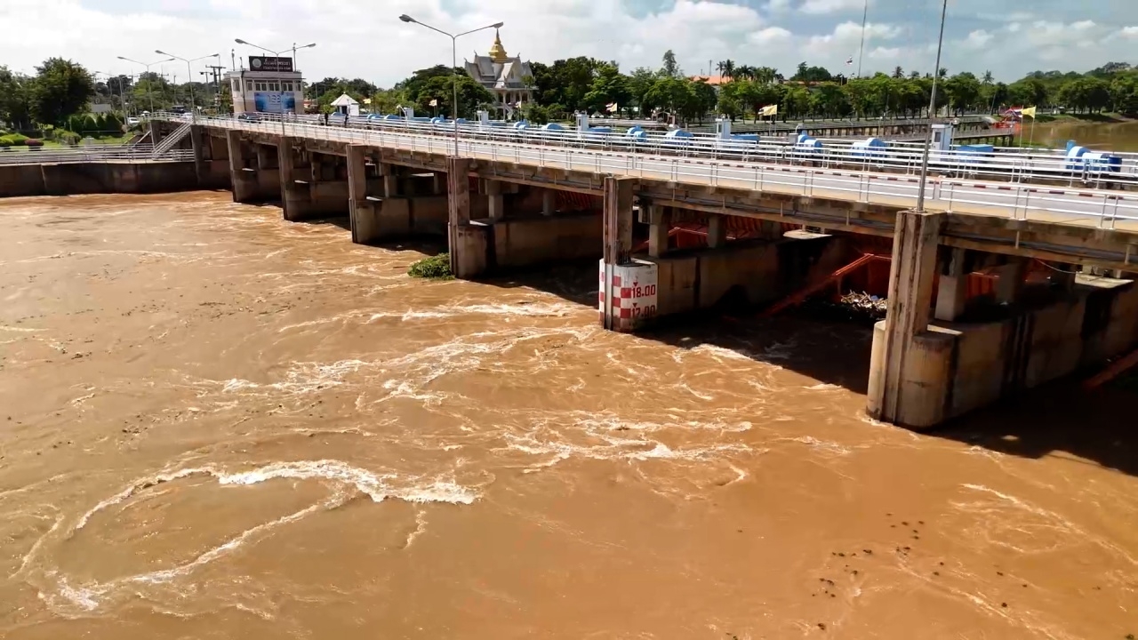 น้ำเหนือลดฮวบ "เขื่อนเจ้าพระยา" เร่งปรับลดการระบาย ช่วยชาวบ้านท้ายเขื่อน