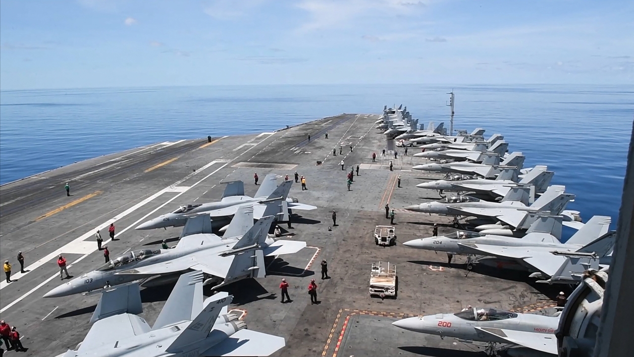 เครื่องบินรบ และฮ.กองทัพเรือสหรัฐฯ ตกกลางทะเลจีนใต้ ห่างกันแค่ 30 นาที