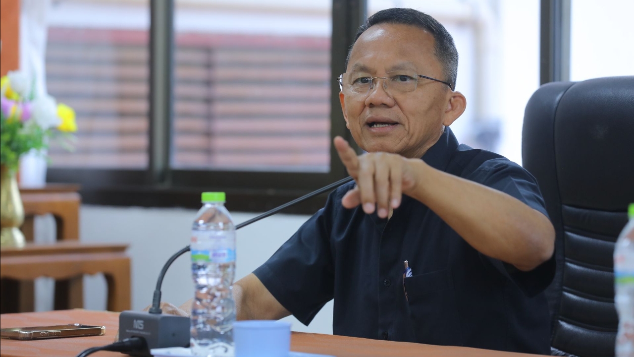 “สมศักดิ์” ถกผู้นำท้องถิ่น ติดตามการแก้ปัญหาน้ำท่วมแม่น้ำยม ยอมรับมีลักลอบตัดไม้เพิ่มทุกปี