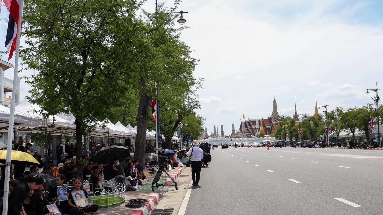 ปิดถนนวันนี้ แนะเลี่ยงเส้นทางเคลื่อนขบวนพระบรมศพ "สมเด็จพระพันปีหลวง"