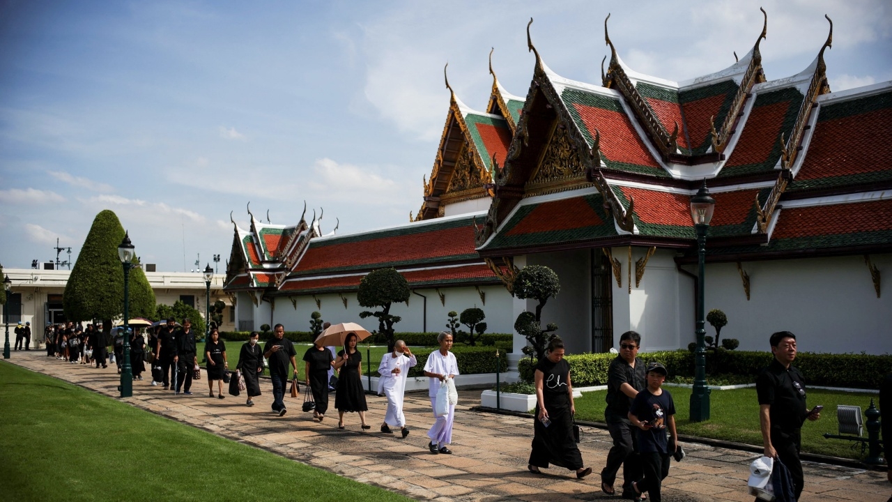 เช็กจุดจอดรถ สำหรับประชาชน ร่วมแสดงความอาลัยถวาย "สมเด็จพระพันปีหลวง"