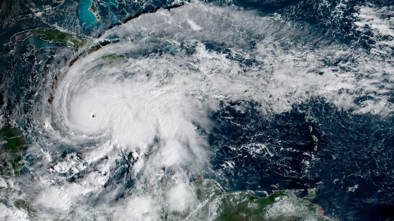 เฮอริเคน “เมลิสซา” กลายเป็นพายุแรงสุดในปี 2568 แล้ว จ่อถล่มจาเมกา-คิวบา