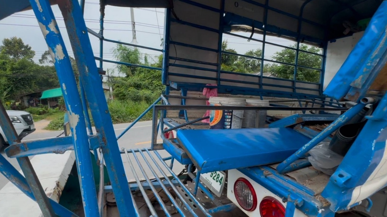 บาดเจ็บกว่า 23 ราย อุบัติเหตุรถสองแถวรับส่งนักเรียน ชนบัสโดยสาร คนขับเสียชีวิต