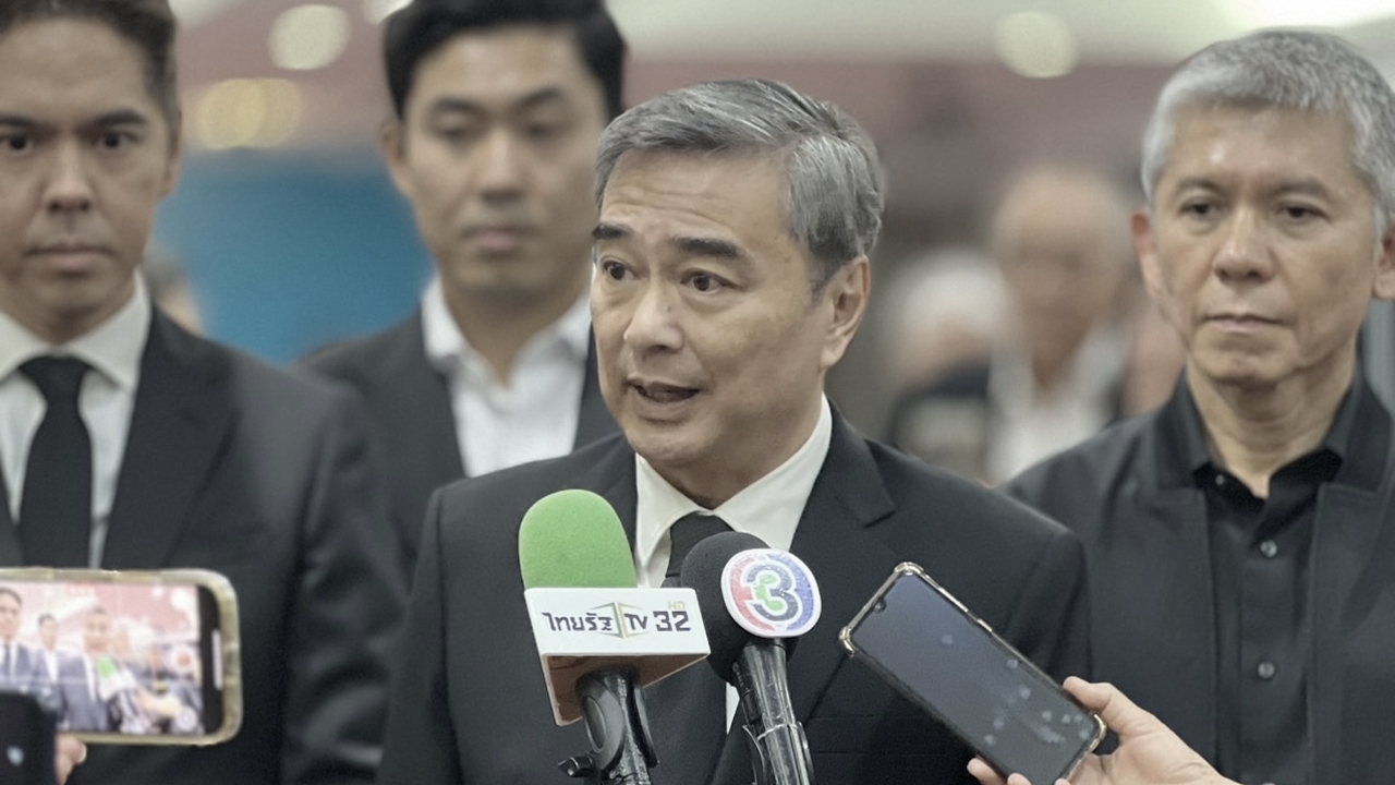 "มาร์ค" ติงนายกฯ เซ็นเอ็มโอยู "แรร์เอิร์ธ" ไม่บอกประชาชนก่อน