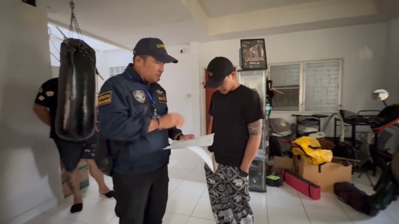 จับเว็บพนัน รายได้ 100 ล้าน รวบ “ปืนกล ต.สุรัตน์” แชมป์มวยไทย ทำมานานกว่า 3 ปี