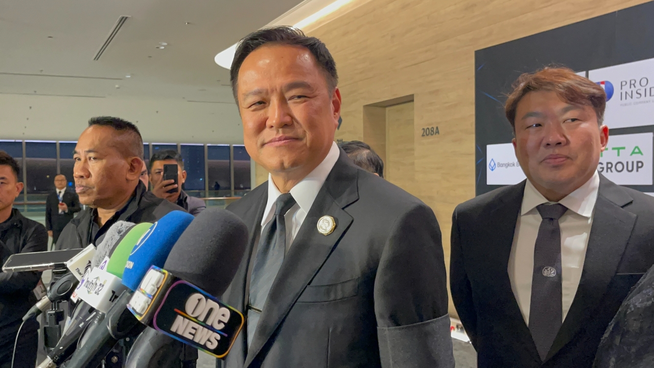 “อนุทิน” ลั่น เป็นเรื่องของนายกรัฐมนตรี หลังลือสะพัดชิงยุบสภา 12 ธ.ค.