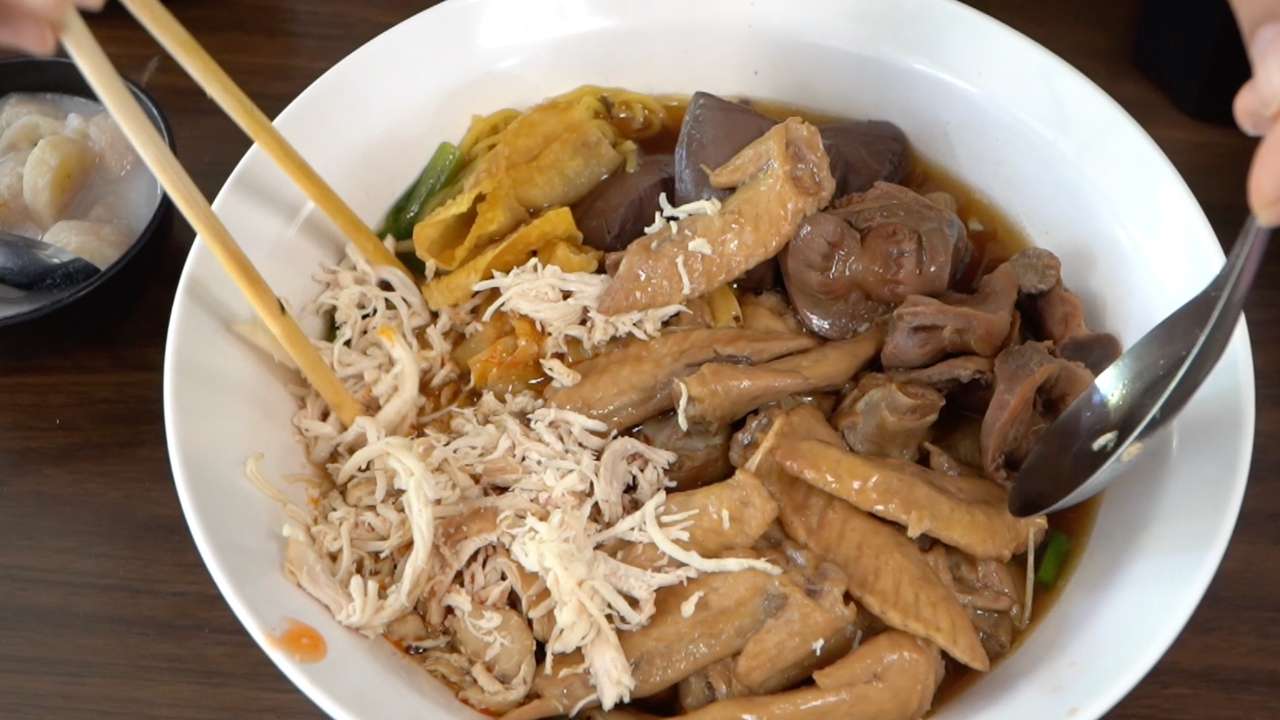 ก๋วยเตี๋ยวริมน้ำ บุฟเฟต์เมนูไก่ 69 บาท จัดเต็มทั้งคาวหวาน ที่หนองคาย อิ่มได้ไม่อั้น