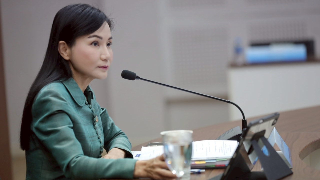 “นฤมล” สั่งอาชีวะลุยช่วยน้ำท่วมใต้ เปิดโรงครัว 8 แห่งทำอาหาร 2,500 กล่องต่อวัน