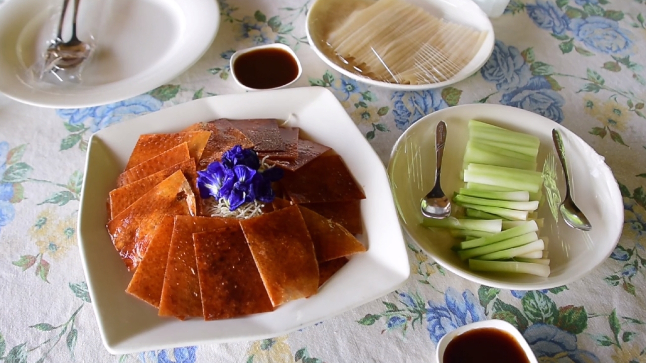 Fine Dining กลางทุ่งนา เปิดพิกัด “ครัวกลางทุ่ง” วิเชียรบุรี ที่เสิร์ฟเป็ดปักกิ่งระดับภัตตาคาร