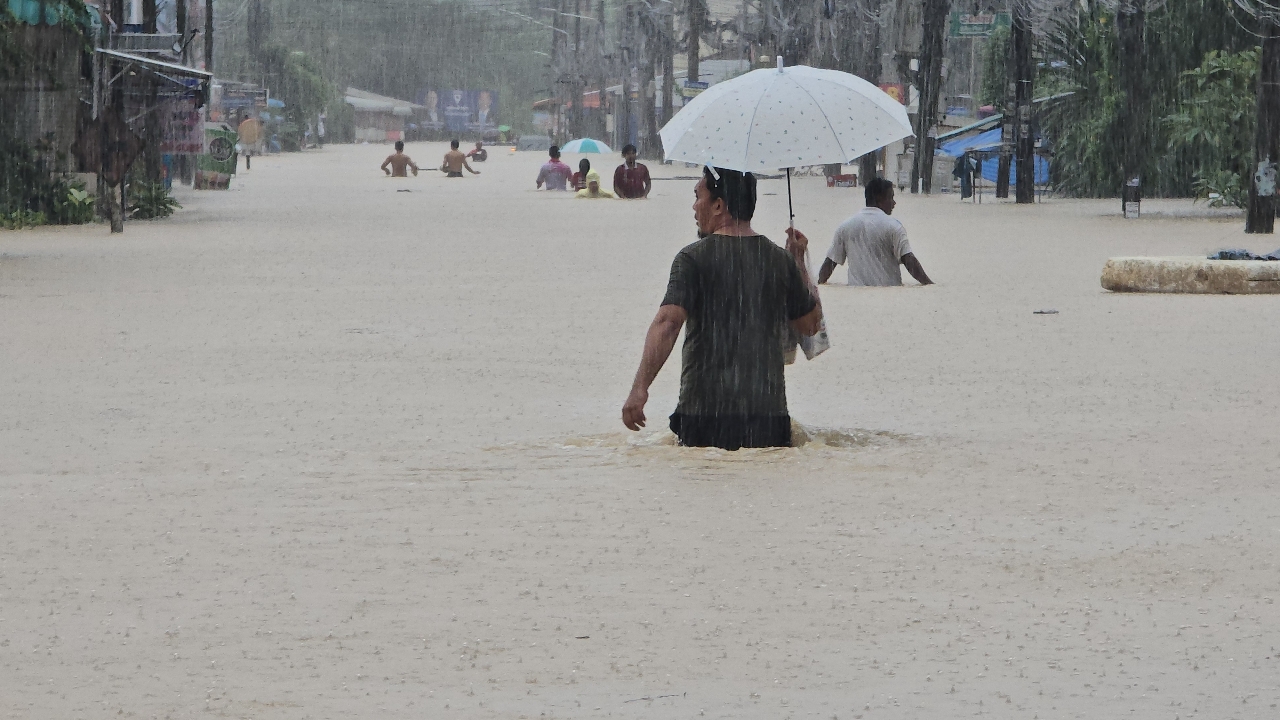 น้ำท่วมหาดใหญ่วิกฤต เตือนประชาชนเตรียมรับมือ คาดน้ำเพิ่มสูงขึ้น-ขยายวงกว้าง