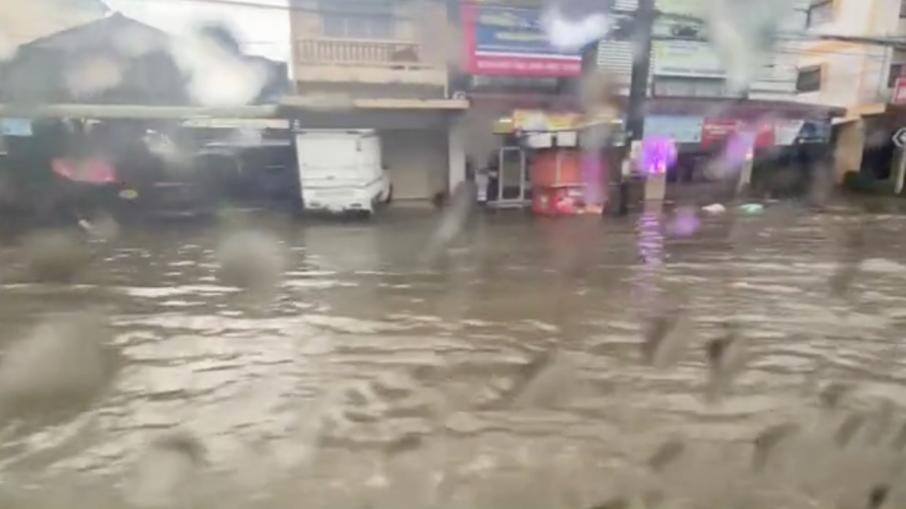 เมืองคอนเช้านี้อ่วม "ฝนตกหนัก" อีกรอบ เตือนประชาชนเฝ้าระวังน้ำท่วมอีกรอบ