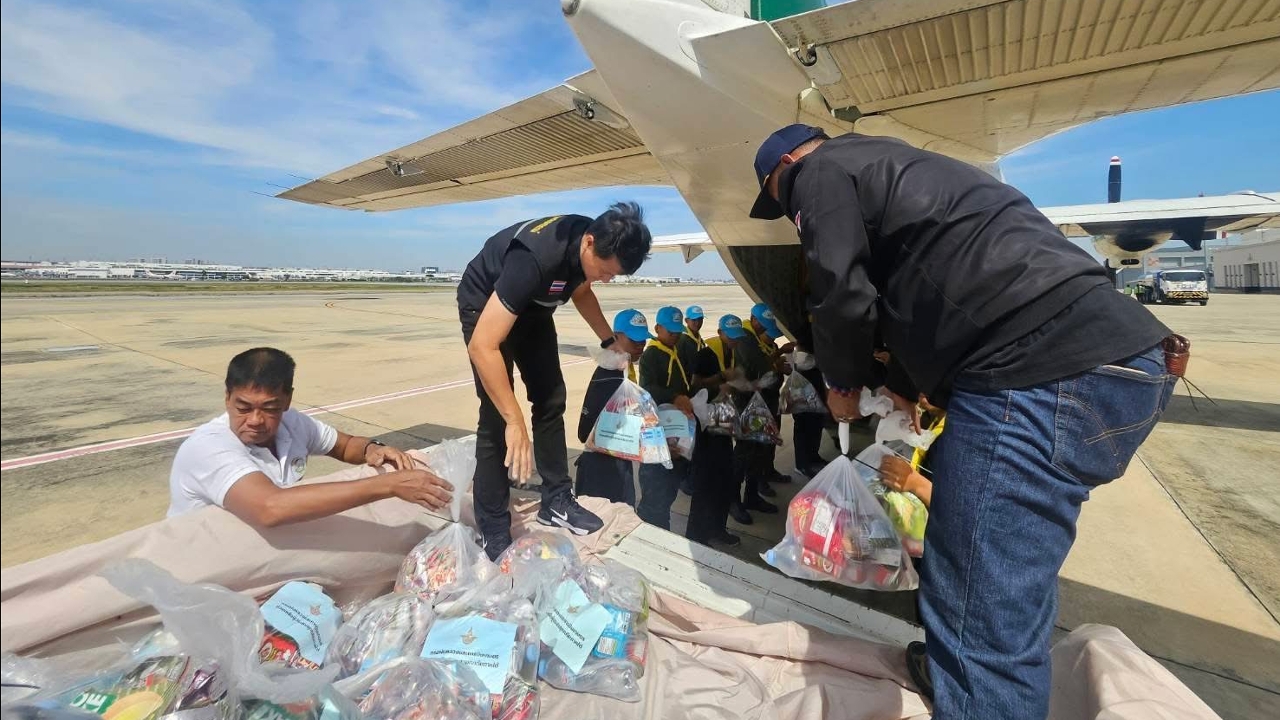 “ธรรมนัส” สั่ง อ.ต.ก.ลำเลียงข้าว–น้ำดื่ม ใช้เครื่องบินกรมฝนหลวงและการบินเกษตรช่วยชาวหาดใหญ่ทุกทาง