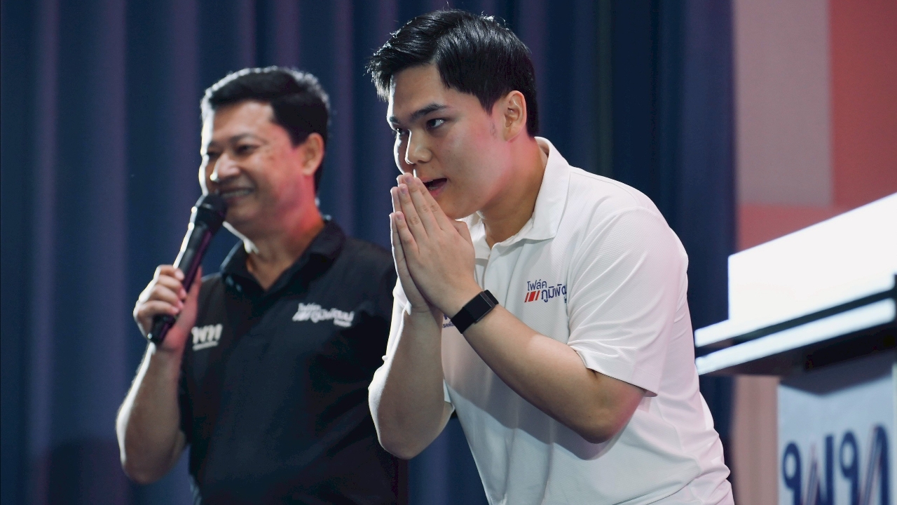 “เพื่อไทย” เปิดตัว “โฟล์ค” ภูมิพัฒน์ ลูกชาย “เก่ง - การุณ โหสกุล” ชิงเก้าอี้ สส. กทม. เขต 10