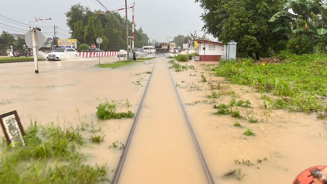 ปิดเส้นทางรถไฟสายใต้ น้ำท่วมสูง ช่วงสถานีหาดใหญ่-คลองแงะ ปรับเดินรถ 15 ขบวน