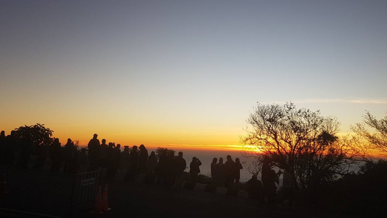 นักท่องเที่ยวแห่สัมผัสอากาศหนาว เช้านี้ “ดอยอินทนนท์” อุณหภูมิต่ำสุด 7 องศาฯ