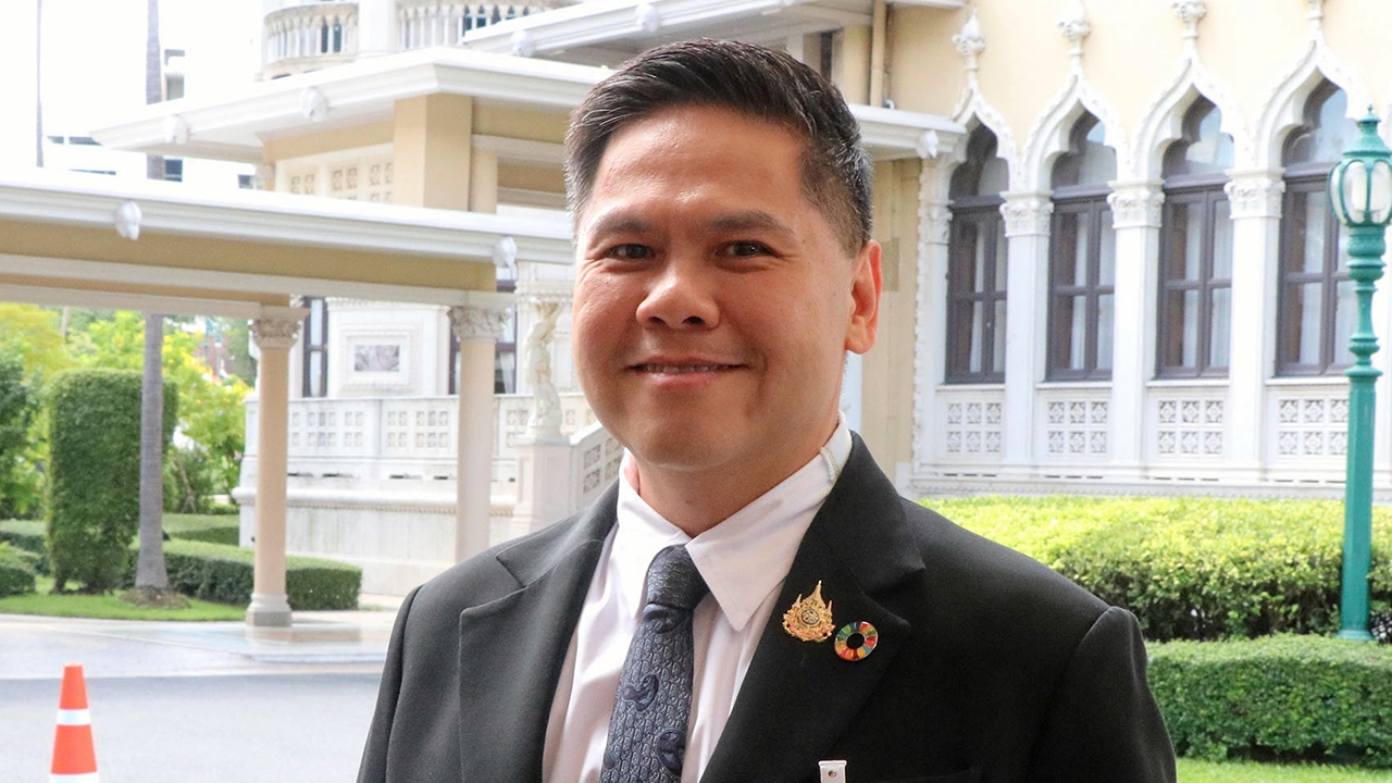 "ท็อป" ตัดใจสละ "ชาติไทยพัฒนา" ขนทีมสุพรรณบุรี-นครปฐม ซบ "ภูมิใจไทย"