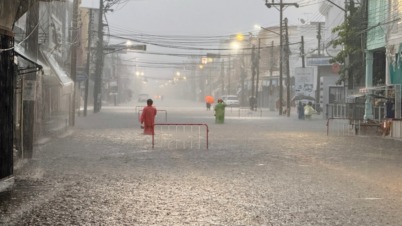 เตือน 8 จังหวัดภาคใต้ตอนล่าง "ฝนตกหนักมาก" ระวังอันตรายจากน้ำท่วม น้ำป่าหลาก