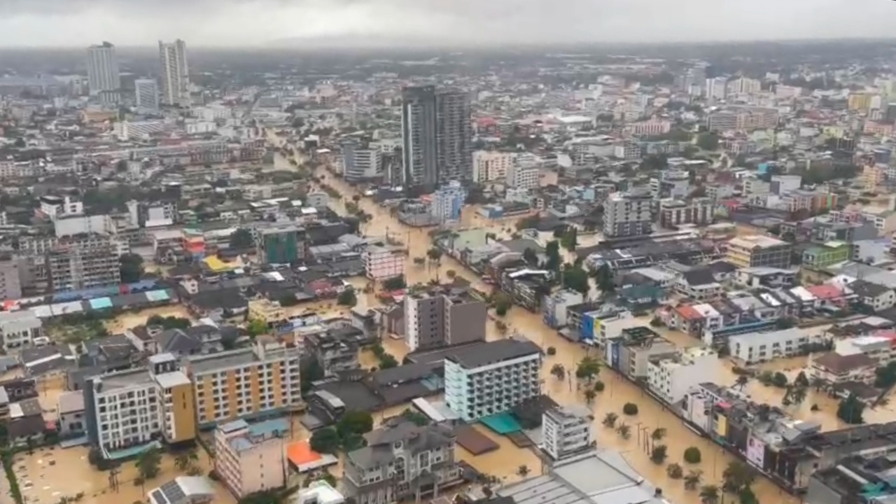 "​น้ำท่วมหาดใหญ่" แนวโน้มทรงตัว หากไม่มีฝนตกเพิ่ม ยังเฝ้าระวัง 24 ชม.