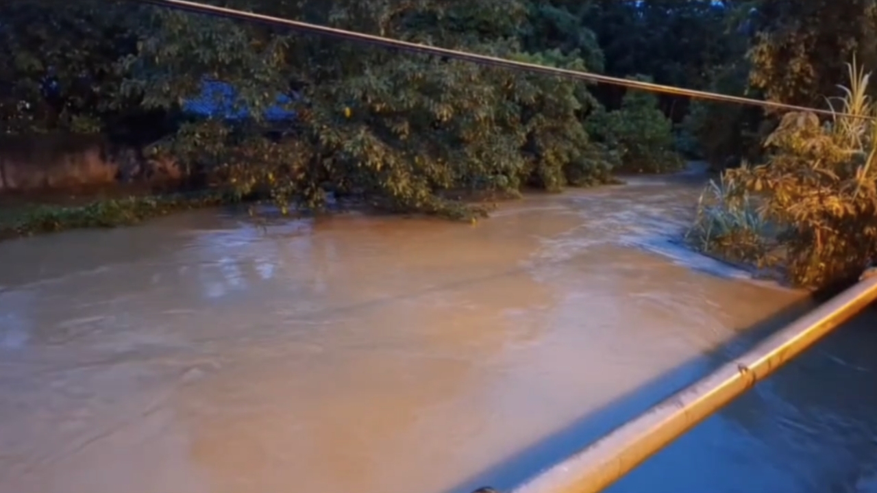 เทศบาลนครนครศรีธรรมราช ประกาศขึ้นธงแดง เตรียมรับมือน้ำท่วมระลอก 2 เทศบาลนครนครศรีธรรมราช ประกาศขึ้นธงแดง เตรียมรับมือน้ำท่วมระลอก 2