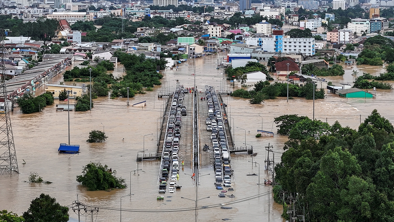 CAAT ไฟเขียวใช้ "โดรน" บรรเทาภัยน้ำท่วมใต้ บินหลัง 6 โมงเย็นได้ ภายใต้เงื่อนไข
