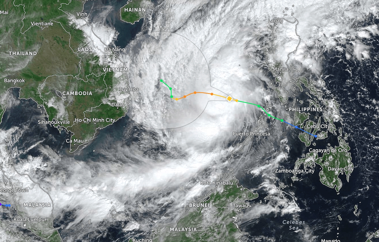 พายุโซนร้อน "โคโตะ" เข้าสู่ทะเลจีนใต้ จ่อถล่มพื้นที่น้ำท่วมซ้ำซากภาคกลางเวียดนาม