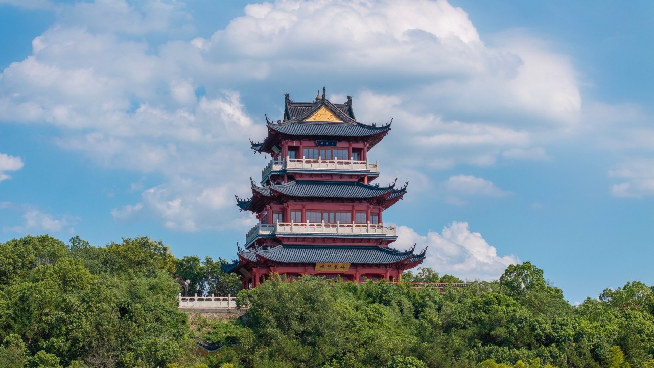 ไฟไหม้ศาลเจ้าเหวินชาง วัดศักดิ์สิทธิ์ในจีน คาดสาเหตุมาจากนักท่องเที่ยวขึ้นไปจุดธูปเทียนไหว้พระ